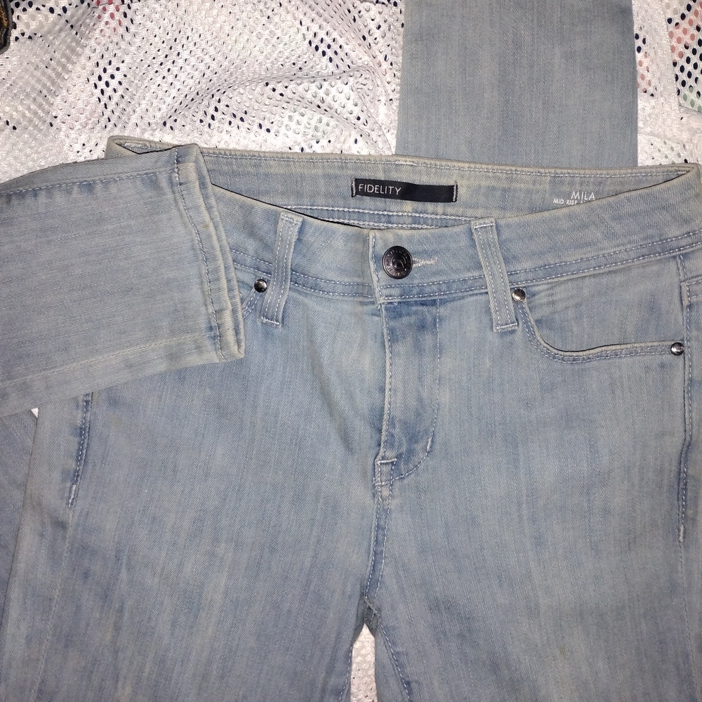 Fidelity Women's Jeans in Soft Blue